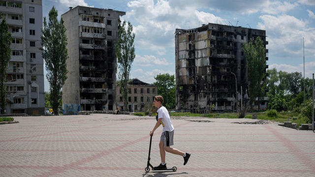 Kyiv Suburbs Clean Up After War Shifts Away From Capital 